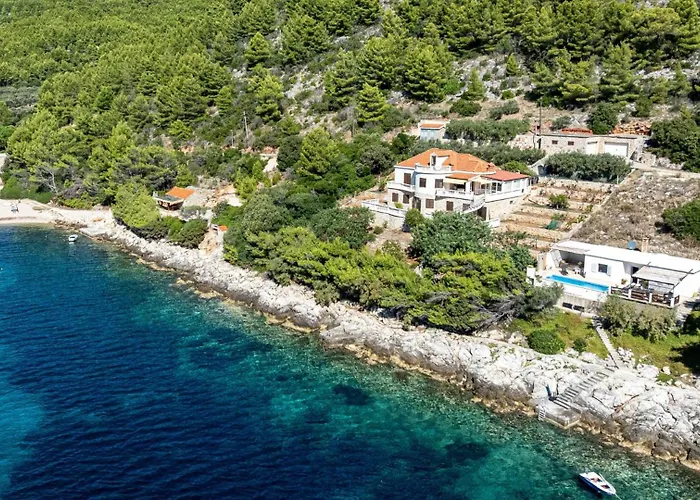 Villa Waterfront House Arnet By Guide