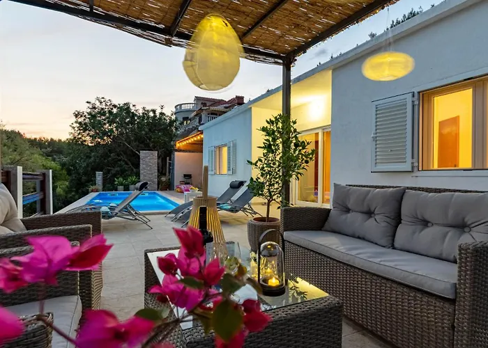 Waterfront House Arnet By Guide Villa *