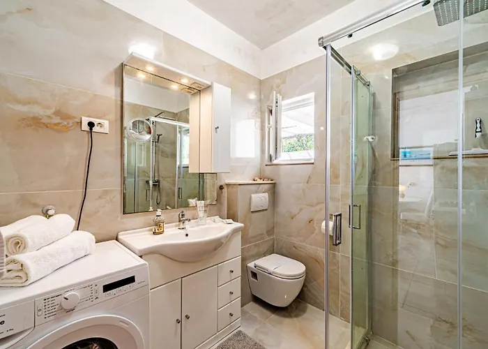 Waterfront House Arnet By Guide Villa