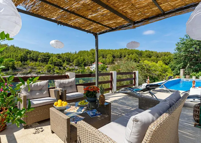 Villa Waterfront House Arnet By Guide