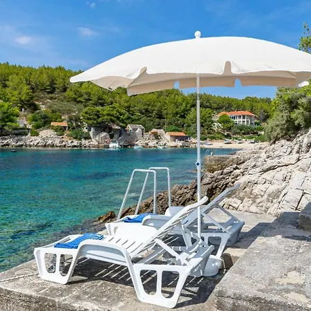 Villa Waterfront House Arnet By Guide *