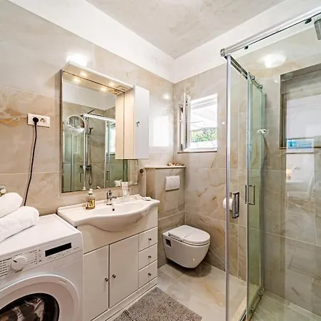 Waterfront House Arnet By Guide Villa *