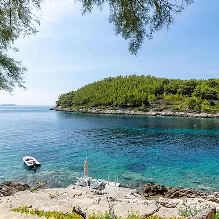 Villa Waterfront House Arnet By Guide